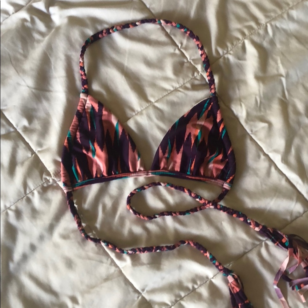 Acacia triangle top